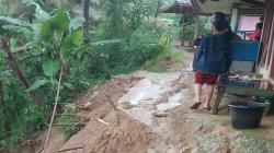 Longsor Timbun 1 Rumah di Takokak Cianjur, Penghuni Berhamburan Selamatkan Diri