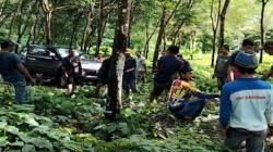 Minibus Terperosok ke Kebun Karet di Agrabinta Cianjur, 4 Orang Luka-Luka