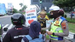 Kampanye Kesehatan Ginjal Anak di Sukoharjo, Begini Aksi Polisi dan Superhero Gatot Kaca