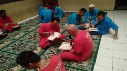 Melihat Aktivitas Tahanan Polda Jateng Ikuti Program One Day One Juz Alquran 