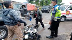 Oleng ke Kanan lalu Ditabrak Innova, Pemotor Tewas di Limbangan Garut<