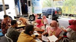 Ratusan Buruh Pabrik Rokok di Pekalongan Terima Dana Bansos