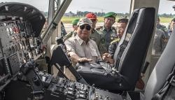 Prabowo Serahkan 2 Helikopter Bell 412 kepada TNI AD