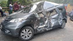 4 Penumpang Mobil Terluka akibat Tertimpa Batu Besar di Cadas Pangeran Sumedang