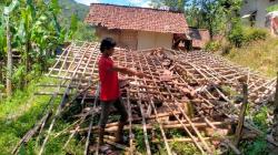 Permohonan Bantuan Renovasi Tak Digubris, Rutilahu Milik Warga di KBB Ambruk