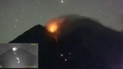 Aktivitas Meningkat, Gunung Semeru Luncurkan Lava Pijar dan Alami 30 Kali Letusan 