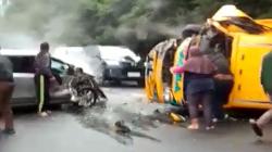 Tabrakan Truk Boks dengan Livina di Jalan Raya Puncak Cianjur, Lalin Macet 2 Km<
