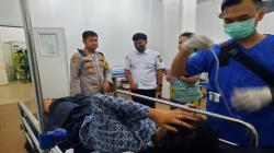 Kapolres Sukabumi Gunakan Mobil Dinas Evakuasi Korban Kecelakaan ke Rumah Sakit