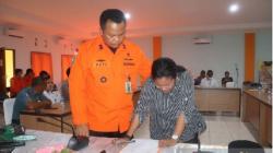 Tangis Kepala SAR Kupang Tutup Pencarian Korban Kapal Terbakar, 17 Orang Masih Hilang