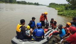 1 dari 2 Bocah Hilang di Sungai Brantas Jombang Ditemukan Tewas <