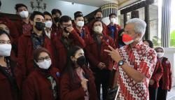 Puluhan Mahasiswa Undip Geruduk Rumah Dinas Ganjar Pranowo, Ada Apa?
