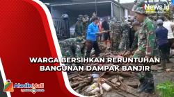 Warga Bersihkan Reruntuhan Bangunan usai Banjir Bandang Banyuwangi