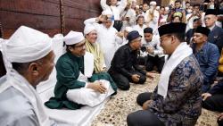 Silaturahmi, Anies Dapat Wejangan Kisah Nabi Yusuf dari Tuan Guru Babussalam Langkat