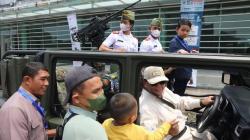 Saat Prabowo Jadi Sopir Anak-anak, Jajal Rantis di Indo Defence 2022