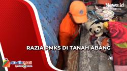 Petugas Mendapati Senjata Tajam hingga Obat Penenang dalam Razia PMKS di Tanah Abang