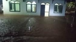 Diterjang Luapan Sungai Cidamar, 30 KK di Cidaun Cianjur Mengungsi <