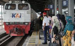  KAI Operasikan Kereta Api Tambahan Nataru, Berikut Daftar KA dan Jadwalnya