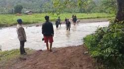 Selamatkan Anak Jatuh dari Jembatan yang Roboh, Warga Sleman Terseret Banjir <