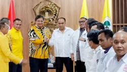 Pertemuan Airlangga Hartarto dengan Relawan Pro Jokowi<