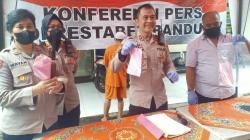 Kesal Tak Diberi Uang, Pengamen Aniaya Pengunjung Alun-Alun Bandung
