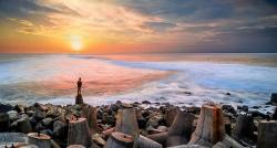 Pantai Glagah, Pemandangan Cantik Berpasir Hitam Bikin Wisatawan Susah Move On