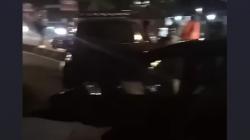 Ford Ranger Naik Separator lalu Tabrak Avanza di Jalan Gatsu Bandung, 3 Orang Terluka