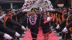 Masuk Masa Purnabakti, 108 Personel Polda Papua Dilepas dengan Tradisi Pedang Pora