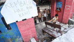 Penampakan Proyek Trotoar Halangi Akses Sekolah di Depok, Siswa Kesulitan Masuk