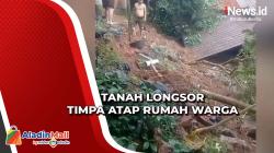 Warga Bersihkan Longsoran Tanah dan Buat Tanggul Penahan usai Tanah Longsor Timpa Rumah