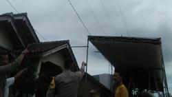 Apes, 2 Pekerja Tersengat Listrik saat Dirikan Tenda Hajatan di Pesawaran