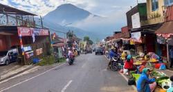 Viral, Pasar Tradisional Paling Indah di Indonesia dengan Pemandangan Gunung Sindoro