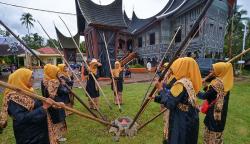 Permainan Alu Katentong Warisan Budaya Matrilineal Minangkabau