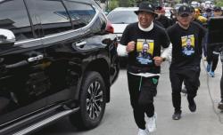  Jelang Akhir Masa Jabatan, Bupati Cilacap Jalan Kaki Sejauh 96 Km dari Rumdin ke Kediaman 