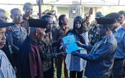 Serahkan Sertifikat Tanah Gratis, Bupati Pasangkayu: Manfaatkan Sebaik-baiknya