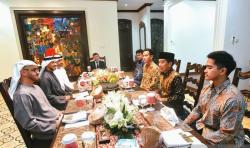 Momen Jokowi Didampingi Gibran dan Kaesang Makan Pagi dengan Presiden Uni Emirat Arab