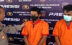  Ditangkap Polisi, Ini Tampang 2 Pencuri 80 Motor Depan Minimarket di Palembang