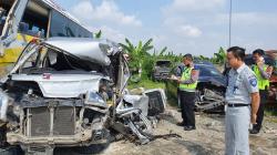Identitas 3 Korban Tewas dan 7 Luka akibat Kecelakaan Maut di Tol Cipali Km 139<