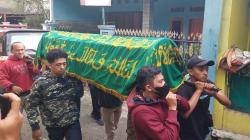 2 Jenazah Pria yang Ditemukan Terkapar di Cibeureum Tiba di Cimahi, Isak Tangis Pecah <