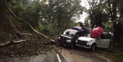 Tanah Longsor di Gowa Timpa Mobil, 1 Tewas dan 1 Hilang 