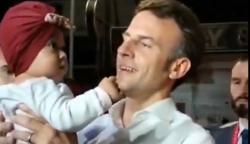 Momen Presiden Prancis Gendong dan Cium Bayi saat Jalan Kaki di Keramaian Bali