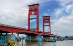 Ahli Cagar Budaya Kompak Tolak Pemasangan Lift Jembatan Ampera