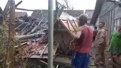 Pohon Tumbang Timpa Rumah di Blora saat Hujan Disertai Angin Kencang