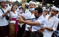 Ngerebong, Ritual Kesurupan Massal di Bali dan Makna Filosofisnya