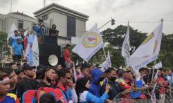 Buruh Ancam Mogok Kerja Massal, Ganjar: Kok Ngancam-ngancam, Mbok Lungguh Ngobrol