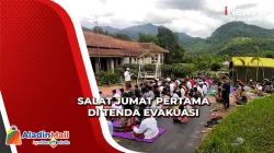Gelar Salat Jumat Pertama di Tenda Evakuasi, Korban Gempa Cianjur Ikuti dengan Khidmat