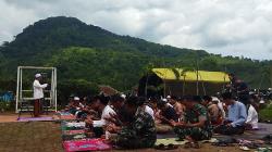 Khidmatnya Suasana Salat Jumat di Pengungsian Korban Gempa Cianjur, Warga Tetap Tegar Tersenyum