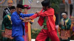 10 Contoh Pantun Berbalas, Bertema Gombalan hingga Tebak-tebakan
