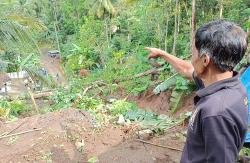BPBD Kulonprogo Catat Ada 40 Titik Longsoran, Tutup Jalan dan Ancam Rumah Warga