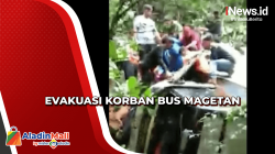 Begini Momen Evakuasi Korban Bus Terjun ke Jurang di Kawasan Telaga Sarangan Magetan