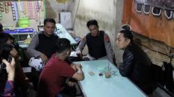 Keluyuran Malam sambil Bawa Sajam, 12 Remaja di Surabaya Diamankan Tim Gabungan